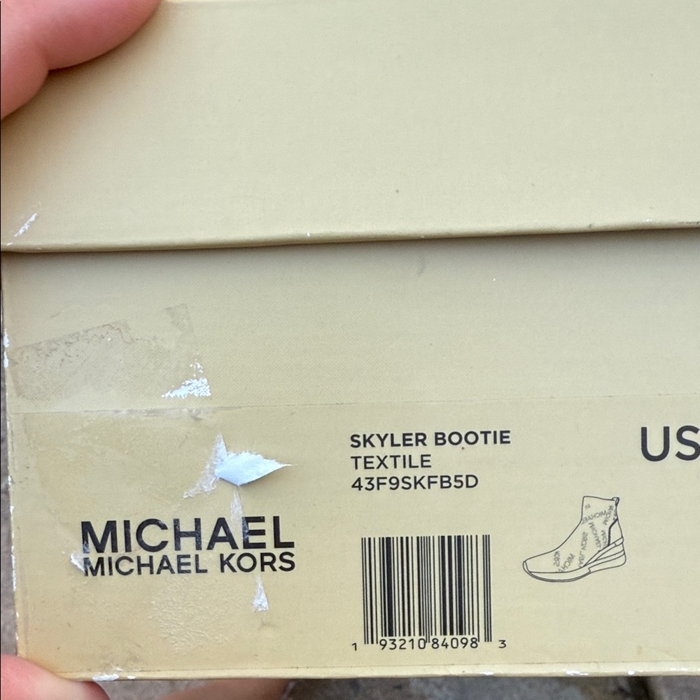 Michael Kors Black and Gold Knit Sneakers with Box - Picture 2 of 9